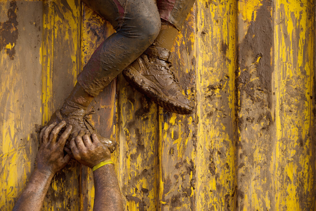 Mud Masters Training – Tipps für Parcours und Hindernisse: Mud Crawl, Rutsche, Monkey Bars, Execution und vieles mehr