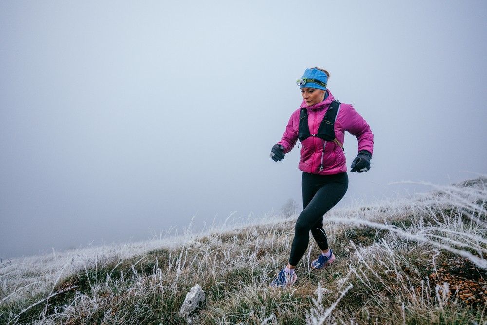Temperaturregulierung beim Trail Running: Adaptive Kleidungsschichten für Läufe in den Alpen